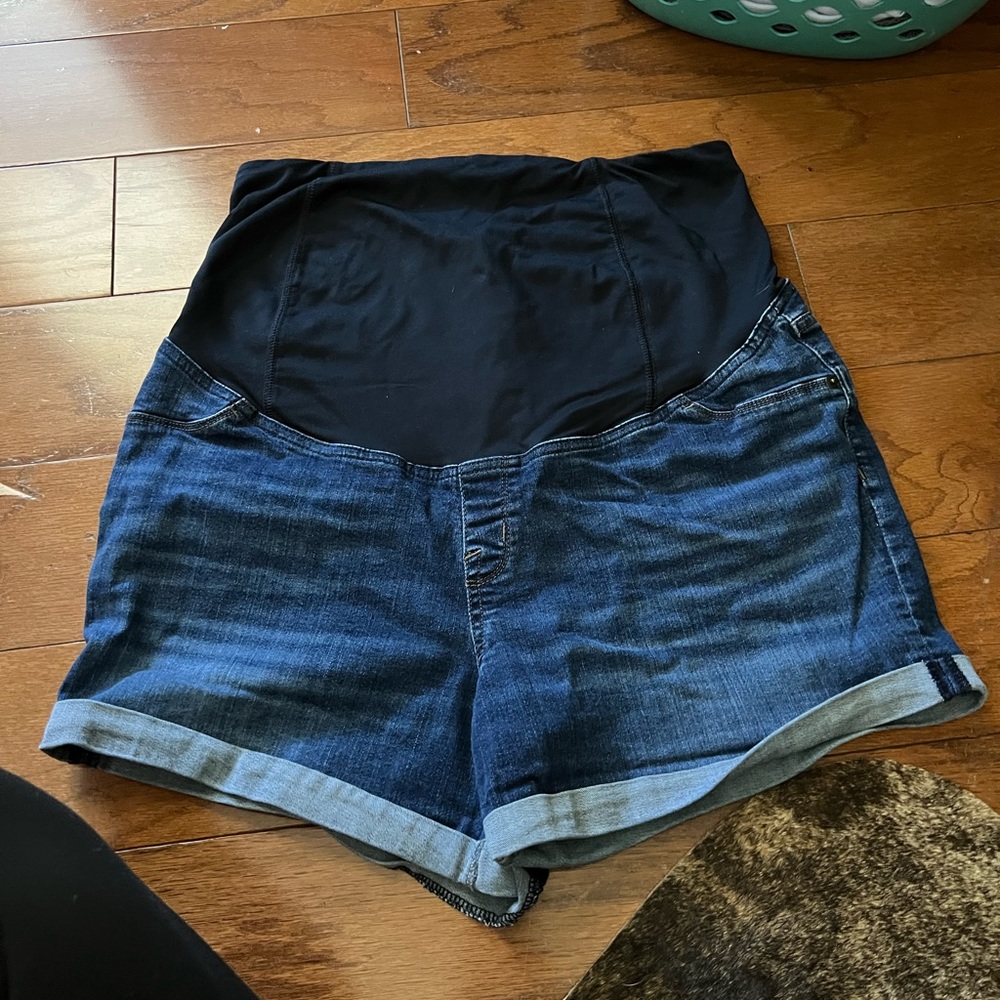 Maternity shorts
